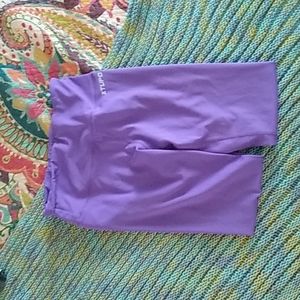 Athletic leggings with pockets